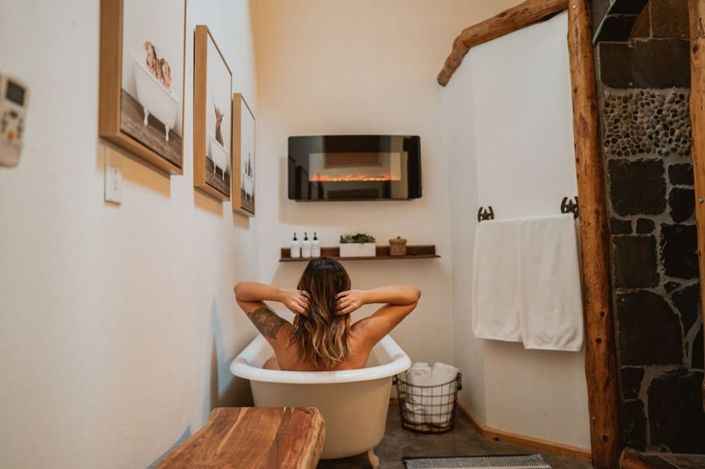 Scenic View Timber Lodge HotTub by Casa Oso — 4-Star Luxury Hotel in Mariposa, United States