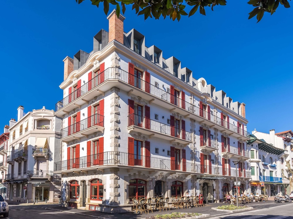 MADISON Saint Jean de Luz Handwritten Collection in Ciboure, France