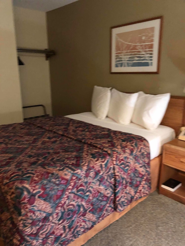 Value Host Motor Inn - photo 15