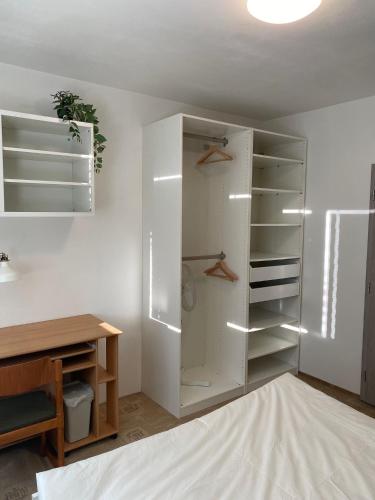 Cozy bright room with free parking — Bratislava — photo 3