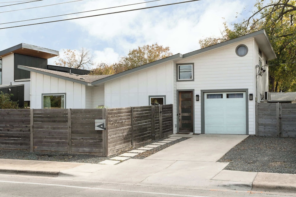 Heated Pool Haven w Hot Tub 3 min to DT in Austin, United States