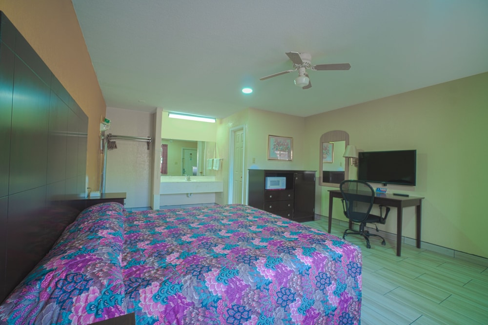 Texas Inn San Benito near Harlingen - photo 11