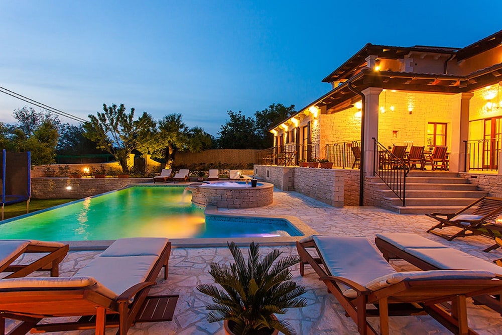 Villa Mira — 4-Star Luxury Hotel in Sveti Lovrec Pazenaticki, Croatia