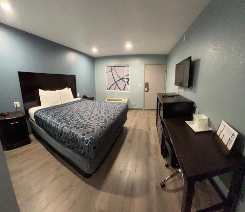 Ozark Inn - photo 13