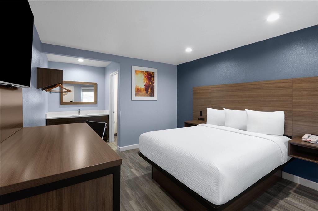 Days Inn by Wyndham Arroyo Grande Pismo Beach - photo 11