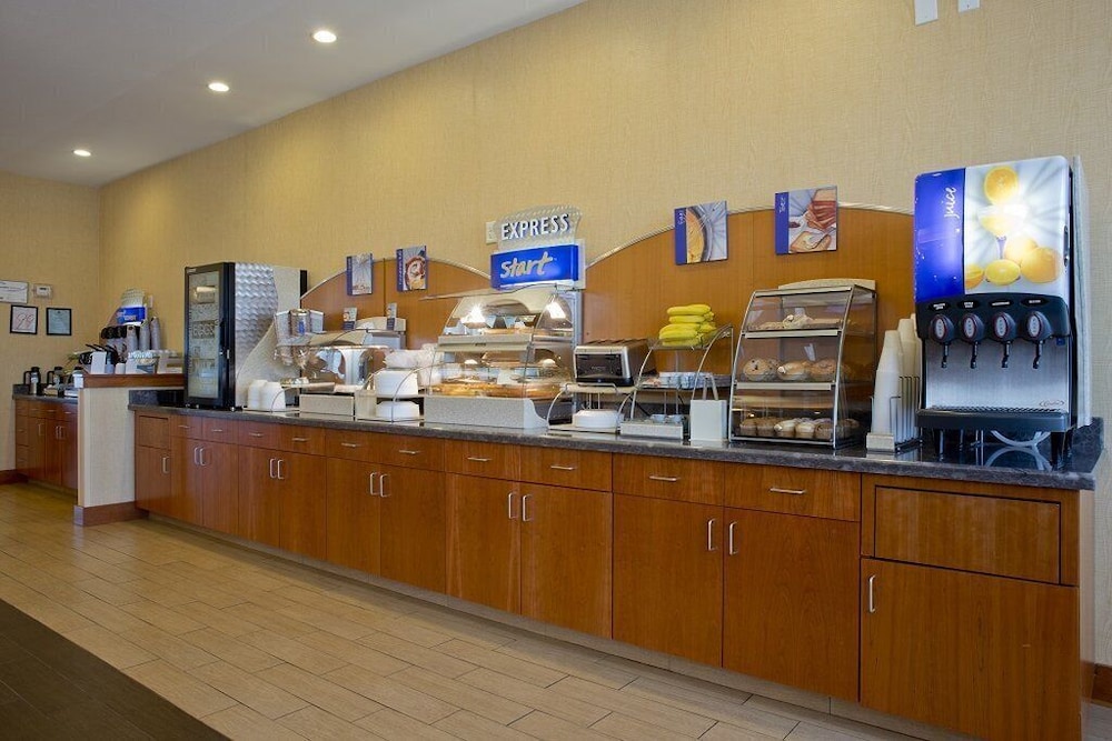Holiday Inn Express Hotel & Suites Prattville South by IHG - photo 32