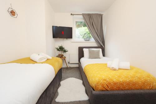 Contractor Base 3 Beds City Access WiFi in Swansea, United Kingdom