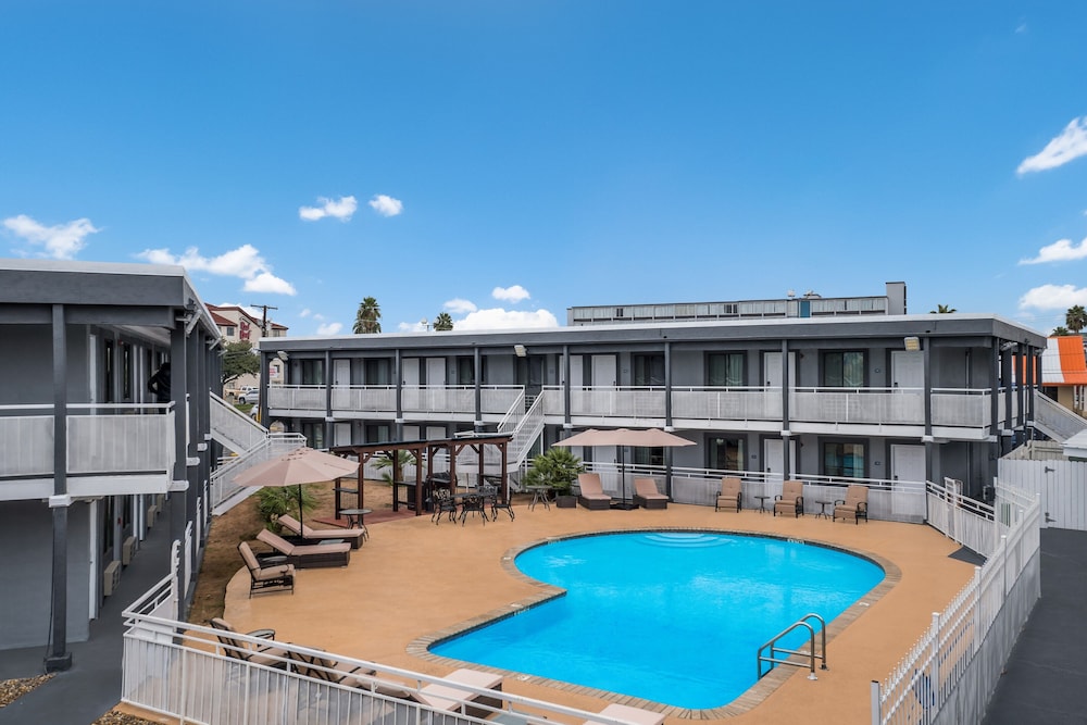 Laredo Hotel - photo 19