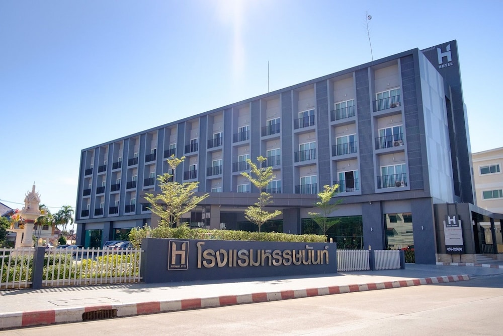 Hansanan Hotel — hotel in Phitsanulok