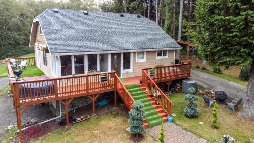 Serene Cottage in the Woods — 4-Star Luxury Hotel in Kelso, United States