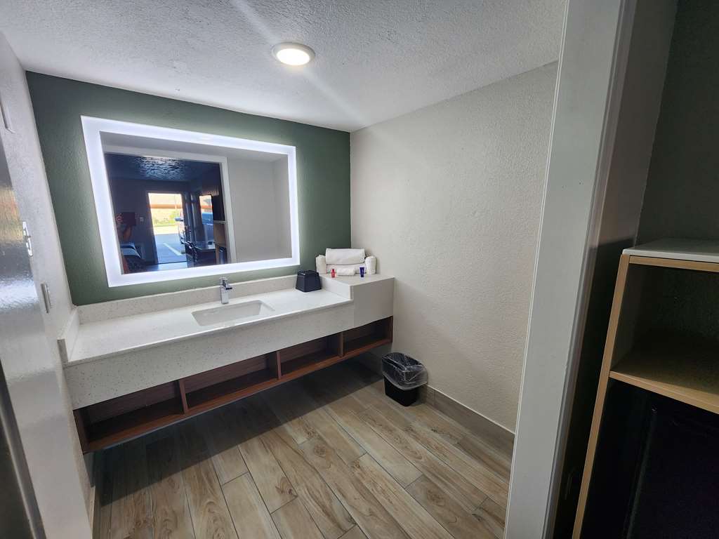 Americas Best Value Inn Longview - photo 13