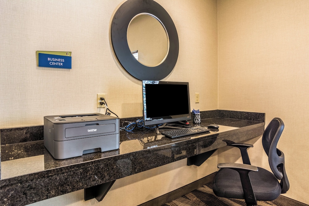 Cobblestone Hotel & Suites Erie - photo 36