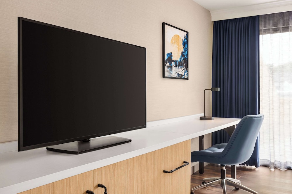Hilton Garden Inn Monterey - photo 10