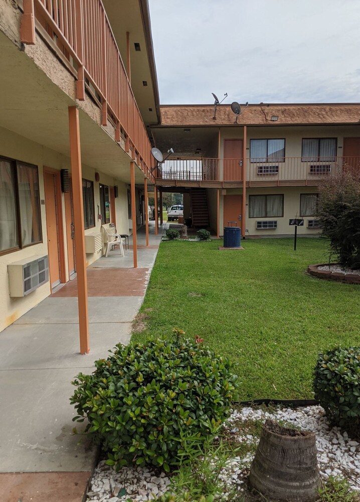 OYO Hotel Lake Charles Hwy 10 - photo 34