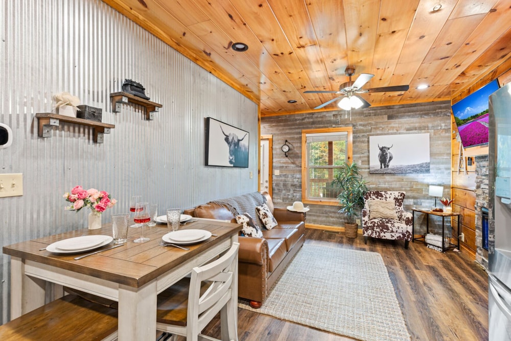 Rustic Mountain Retreat by Ghosal Luxury Lodging - photo 23