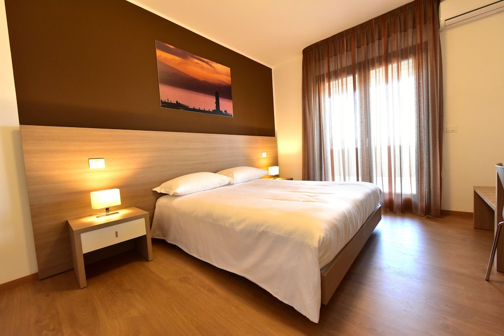 Trip Room & Breakfast — 4-Star Luxury Hotel in Reggio Calabria, Italy