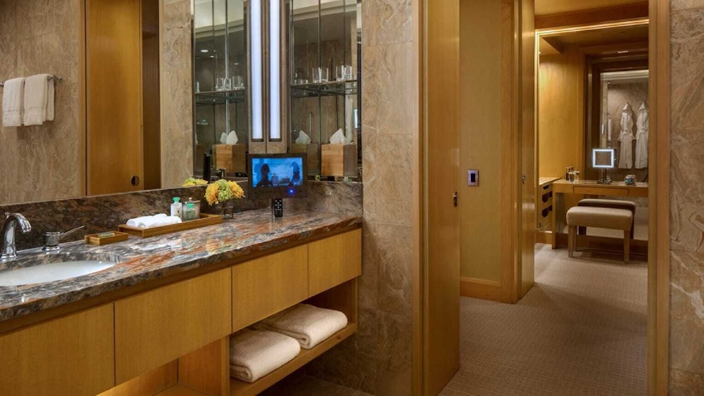 Four Seasons Hotel New York - photo 16