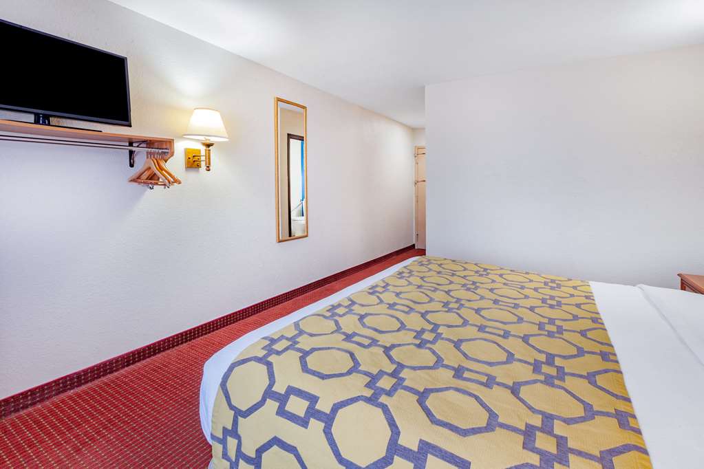 Baymont by Wyndham Perrysburg Toledo - photo 17