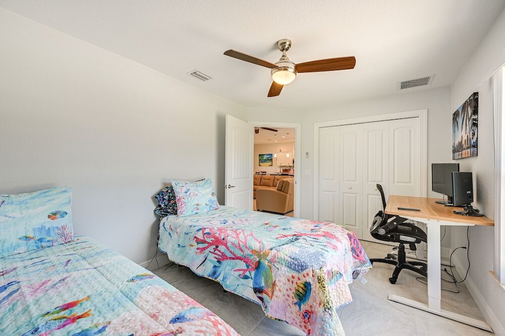 Hot Tub and Lanai Marco Island Home 2 Mi to Beaches — 4-Star Luxury Hotel in Marco Island, United States