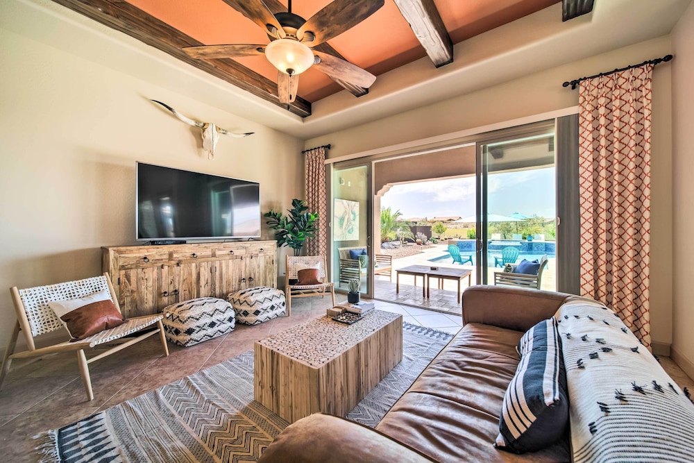 Resort Style Pool and Spa Upscale Goodyear Home in Liberty, United States