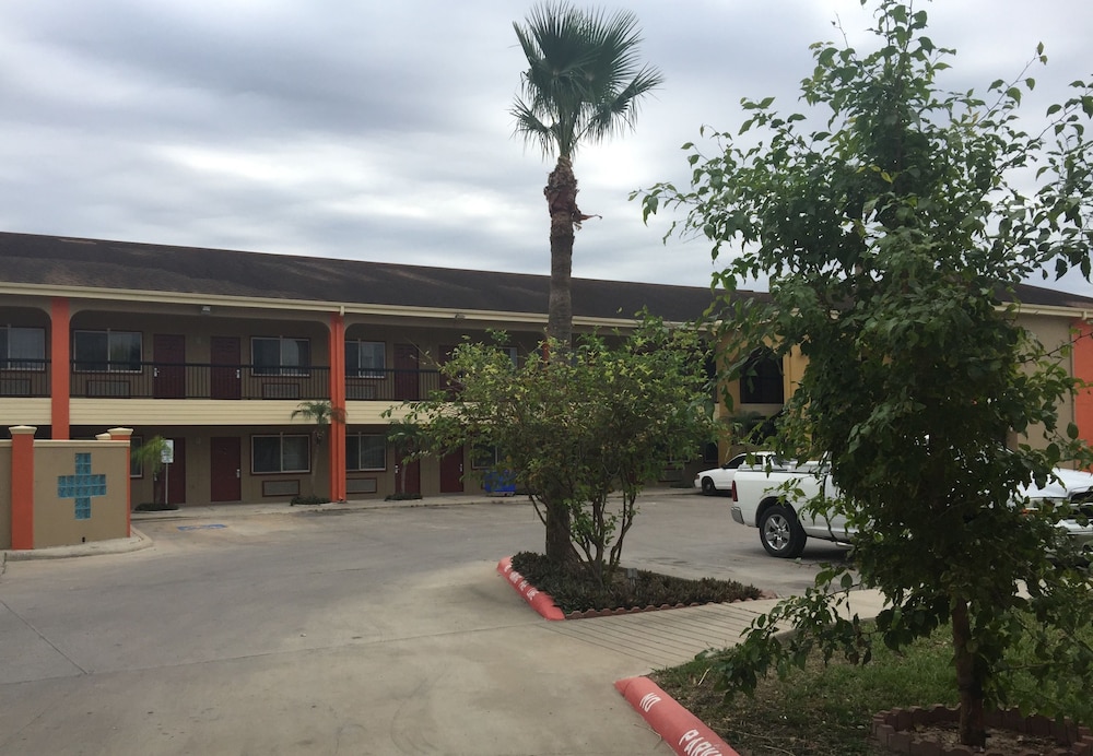 Texas Inn and Suites City Center at University Dr. - photo 40