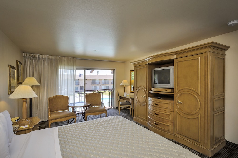 Days Inn by Wyndham Modesto - photo 4