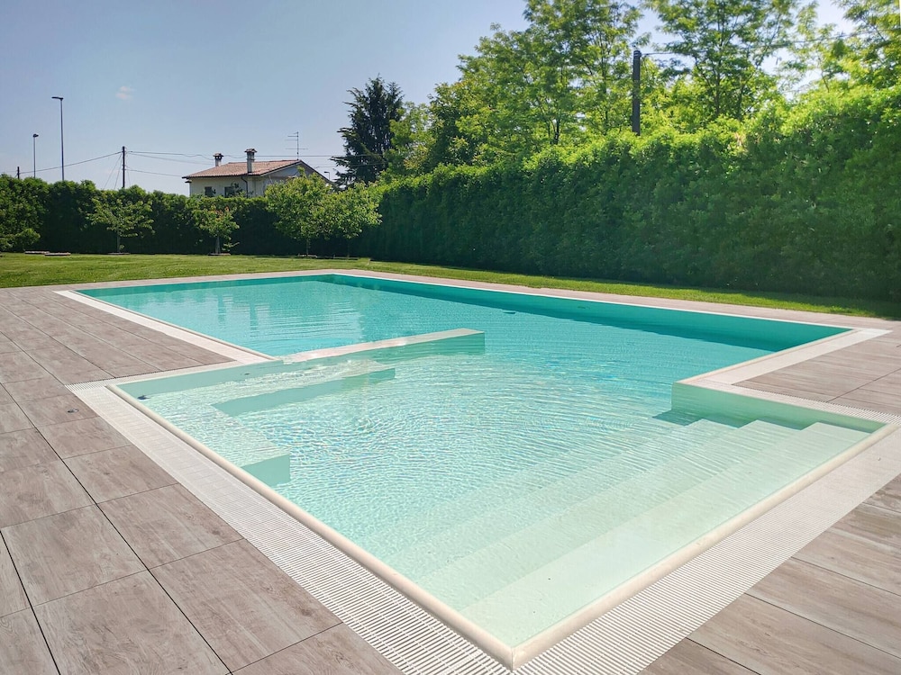 Apt In Villa With Pool 45 Min Ve Unesco Area — 4-Star Luxury Hotel in San Pietro Di Feletto, Italy
