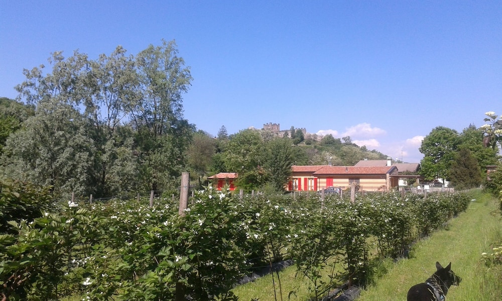 Agriturismo Terra e Lago d'Iseo — 4-Star Luxury Hotel in Paratico, Italy