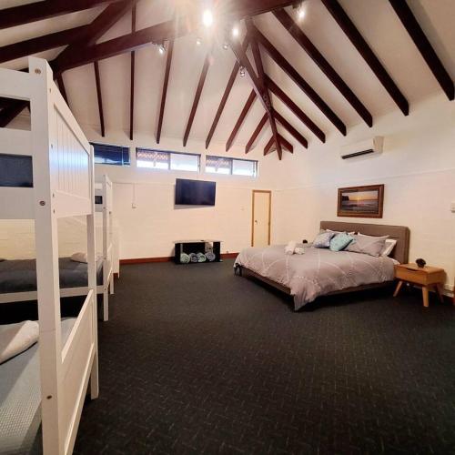 Mandurah Family Resort Bunkhouse in Mandurah, Australia