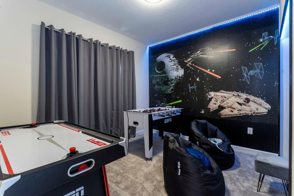 4BR Luxury Pool Game Room Disney Nearby Sleeps 12 - photo 16