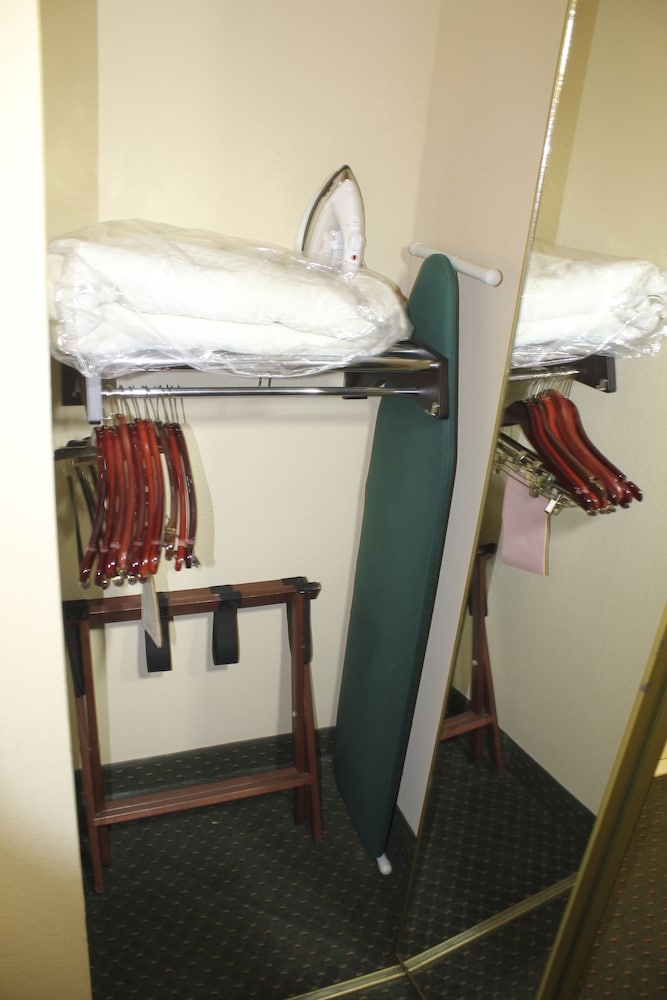 Hampton Inn & Suites Nashville Green Hills - photo 18