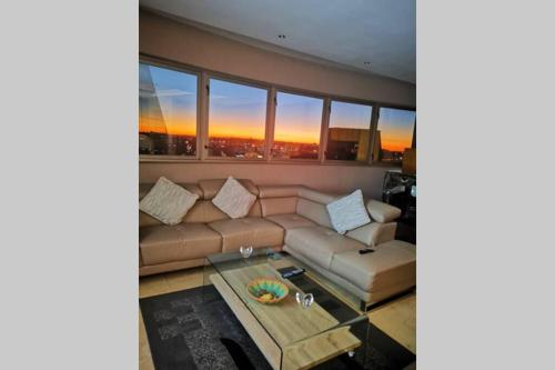 1507 Amazing views & Unique Joburg CBD Luxury — 4-Star Luxury Hotel in Johannesburg, South Africa