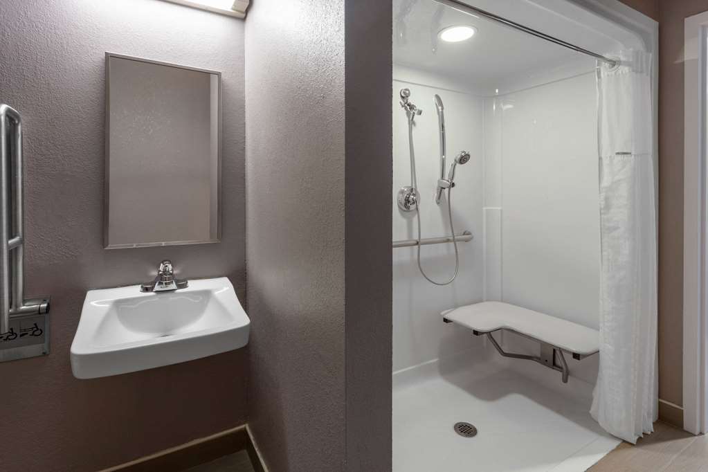 Microtel Inn & Suites by Wyndham Bethel Danbury - photo 10