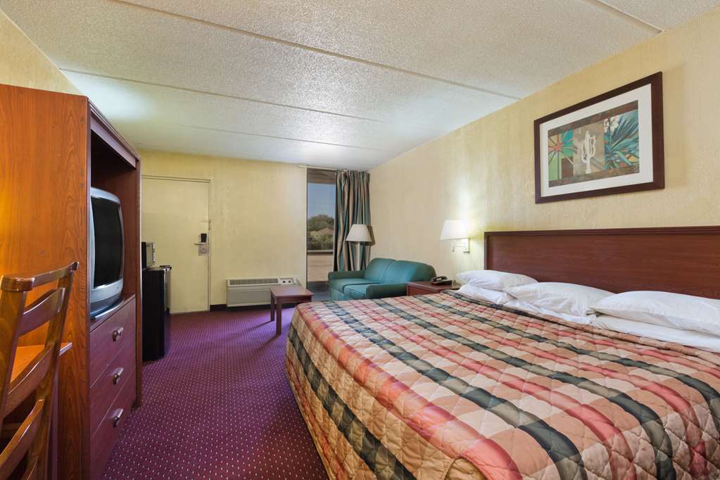 Knights Inn Brenham - photo 11