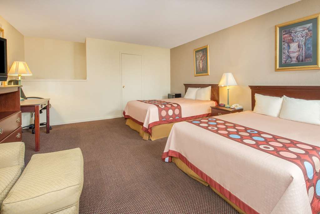 Super 8 by Wyndham Centerville Richmond - photo 13