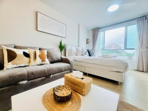 Sea&Mountain view 5 mins walk to famous beach with King size bed — 4-Star Luxury Hotel in Hua Hin, Thailand