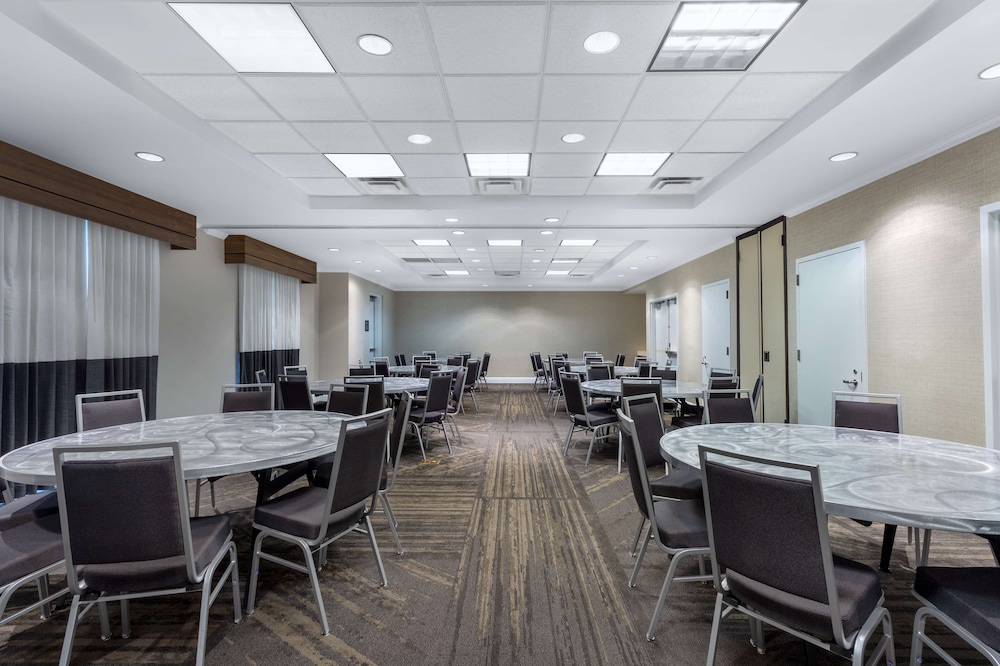 Hilton Garden Inn Islip MacArthur Airport - photo 27