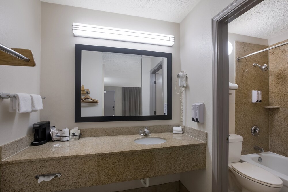 Red Roof Inn Atlanta Airport NE Conley - photo 23
