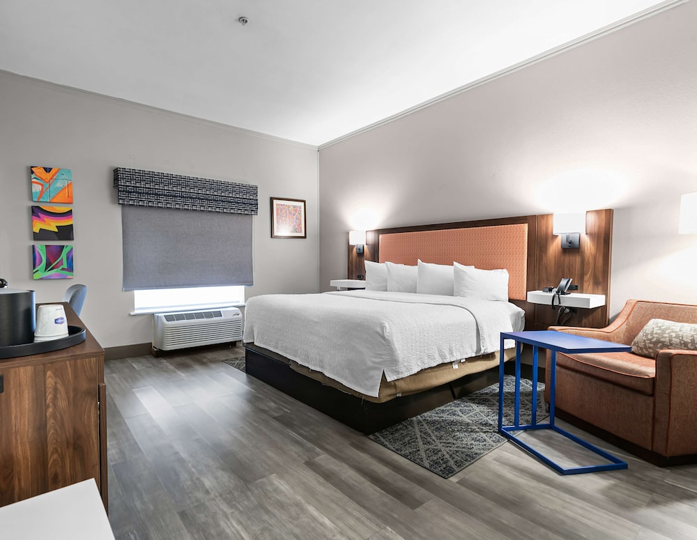 Hampton Inn Seguin - photo 14