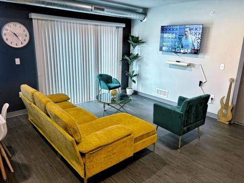 Golden Fern Escape — 4-Star Luxury Hotel in Des Moines, United States
