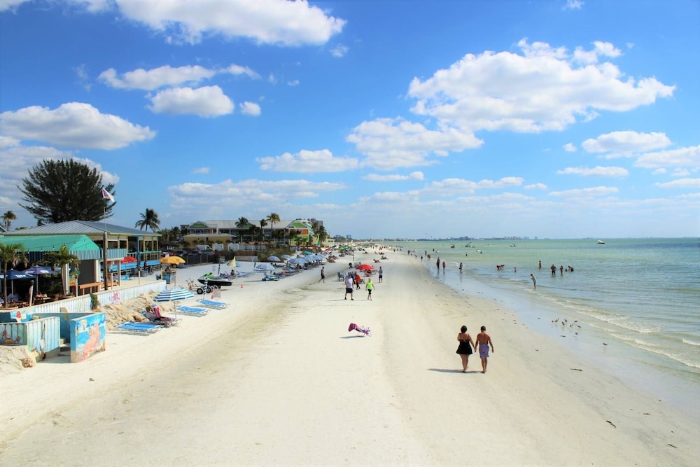 Bahama Beach Club - photo 8