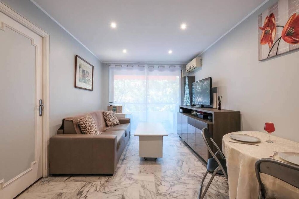 Lacour# 2 - carbon neutral hotel in Cannes