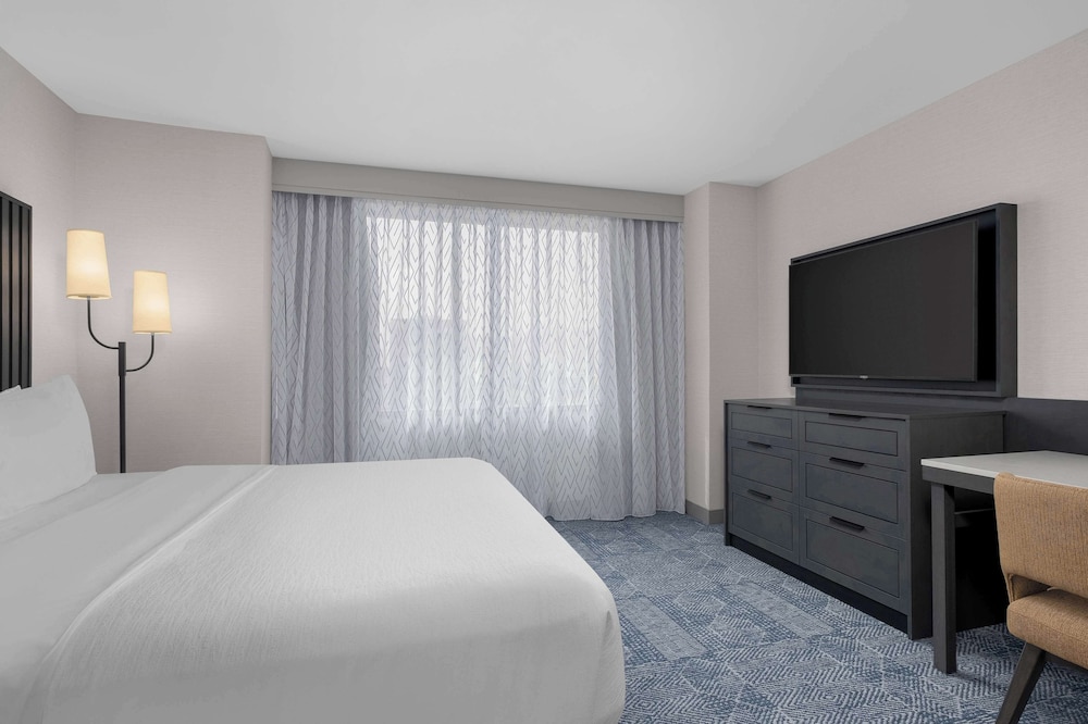 Embassy Suites by Hilton El Paso - photo 16