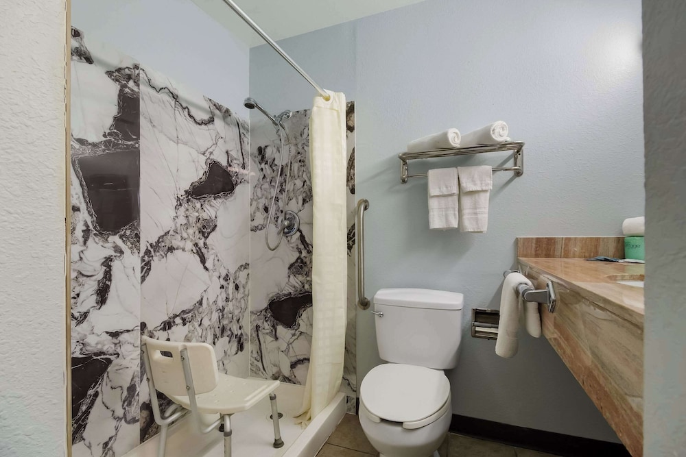 Rodeway Inn Conference Center - photo 20