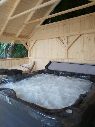 Dom daleko od domu — 4-Star Luxury Hotel in Kroscienko Nad Dunajcem, Poland