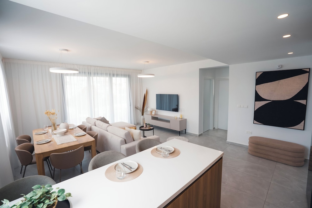 Mira Paphos 2bdr Apartment With Private Terrace