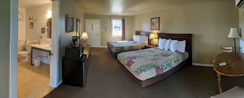 The Meadowlark Inn - photo 2