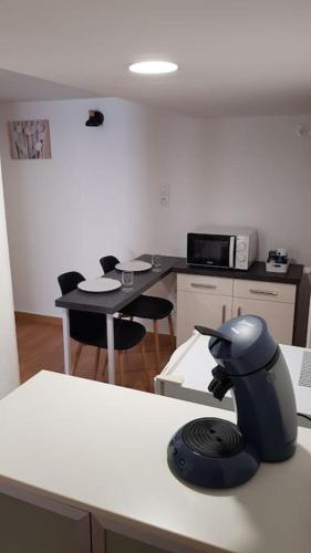 Studio Meuble En Sous Sol En Plein Centre Ville — hotel in La Ferte-Bernard