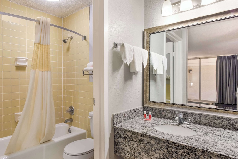 Econo Lodge Cave City - photo 8