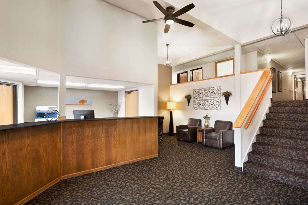 Super 8 by Wyndham Lincoln North - photo 6